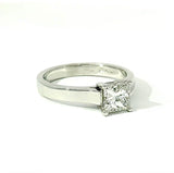 Massiver Solitär Ring in Platin mit hochfeinem Princess-Cut Brillanten