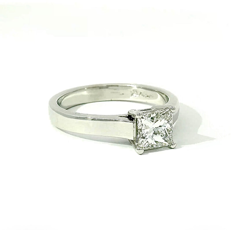 Massiver Solitär Ring in Platin mit hochfeinem Princess-Cut Brillanten