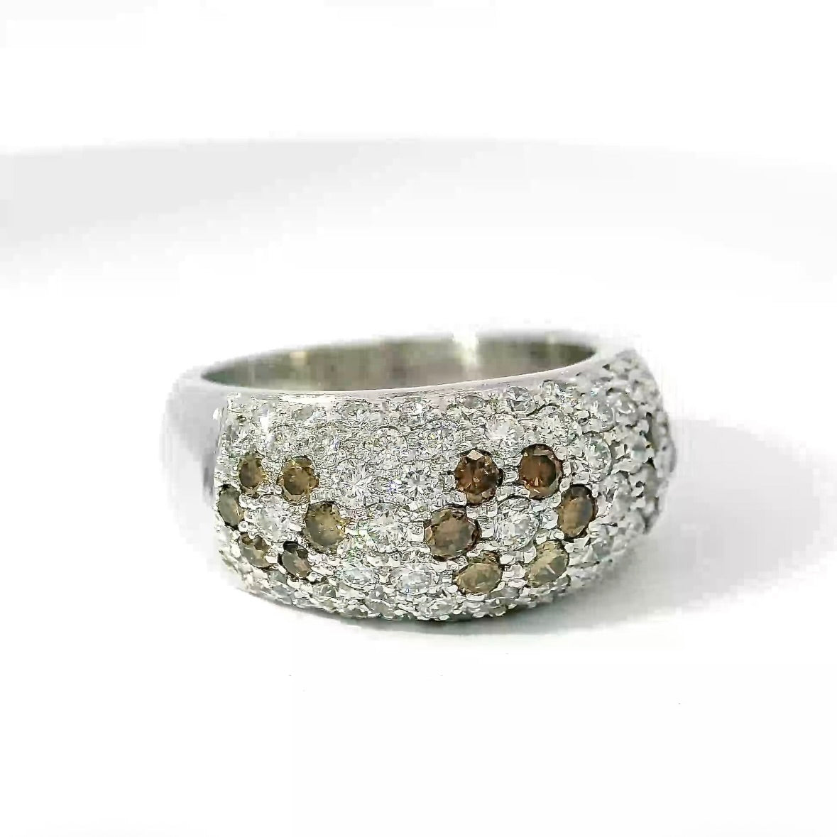 Elegant 18 karat (750) white gold ring with brilliant-cut and fancy-cut diamonds