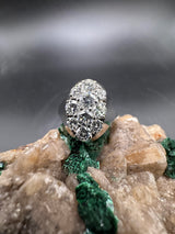 Zeitloser Ring in 14 Karat Weißgold mit feinen Brillanten