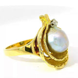 Handgefertigter Ring in 18 Karat Gelbgold mit besonderer Perle & Brillant