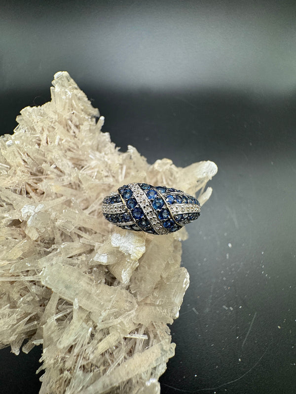 Wirkungsvoller Ring in 14 Karat Gelbgold mit Saphiren & Diamanten