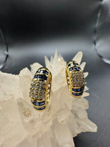 Wirkungsvolle Kreolen in 18 Karat Gelbgold mit Brillanten & Saphiren