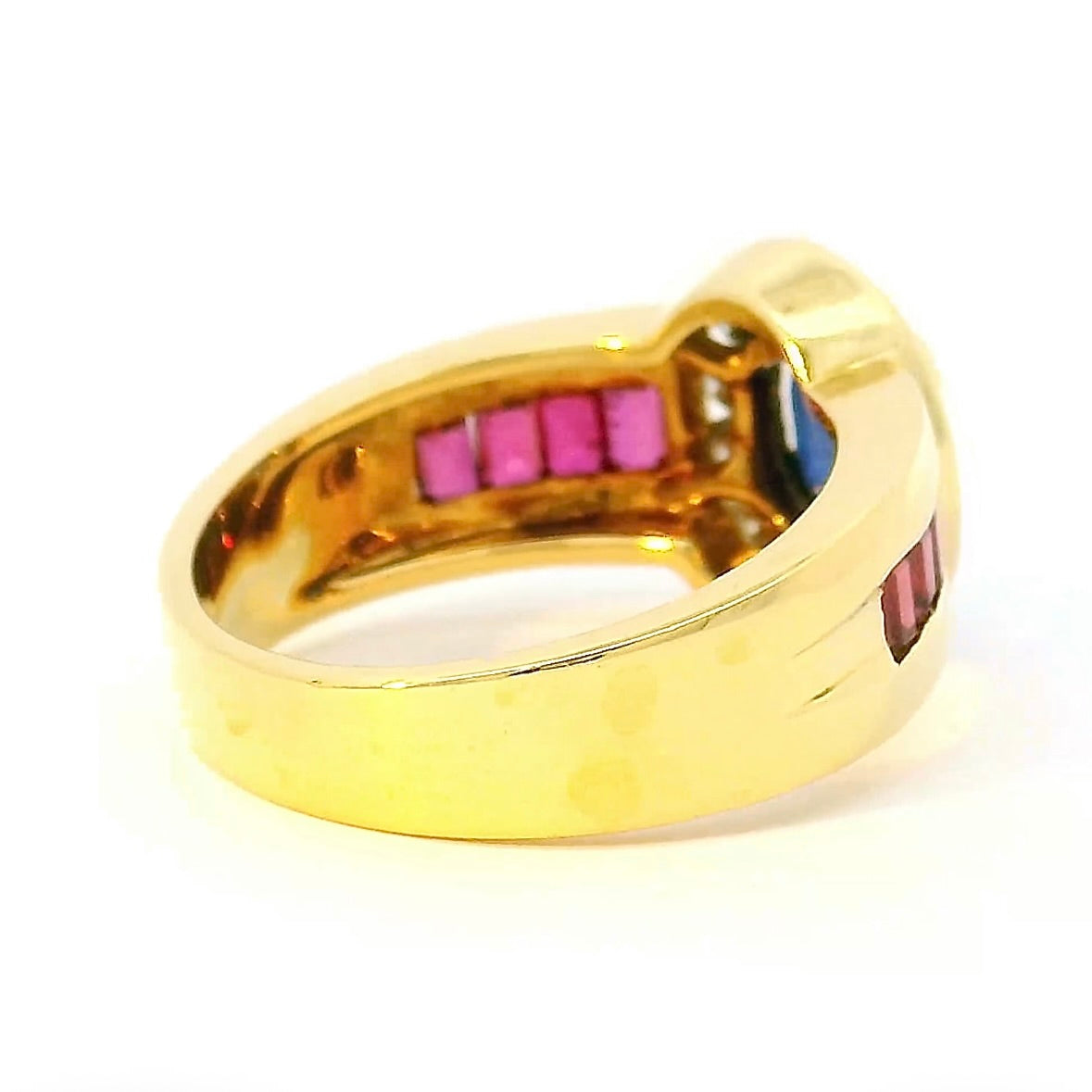 Edler Ring in 18 Karat Gelbgold mit Saphir, Brillanten & Rubinen