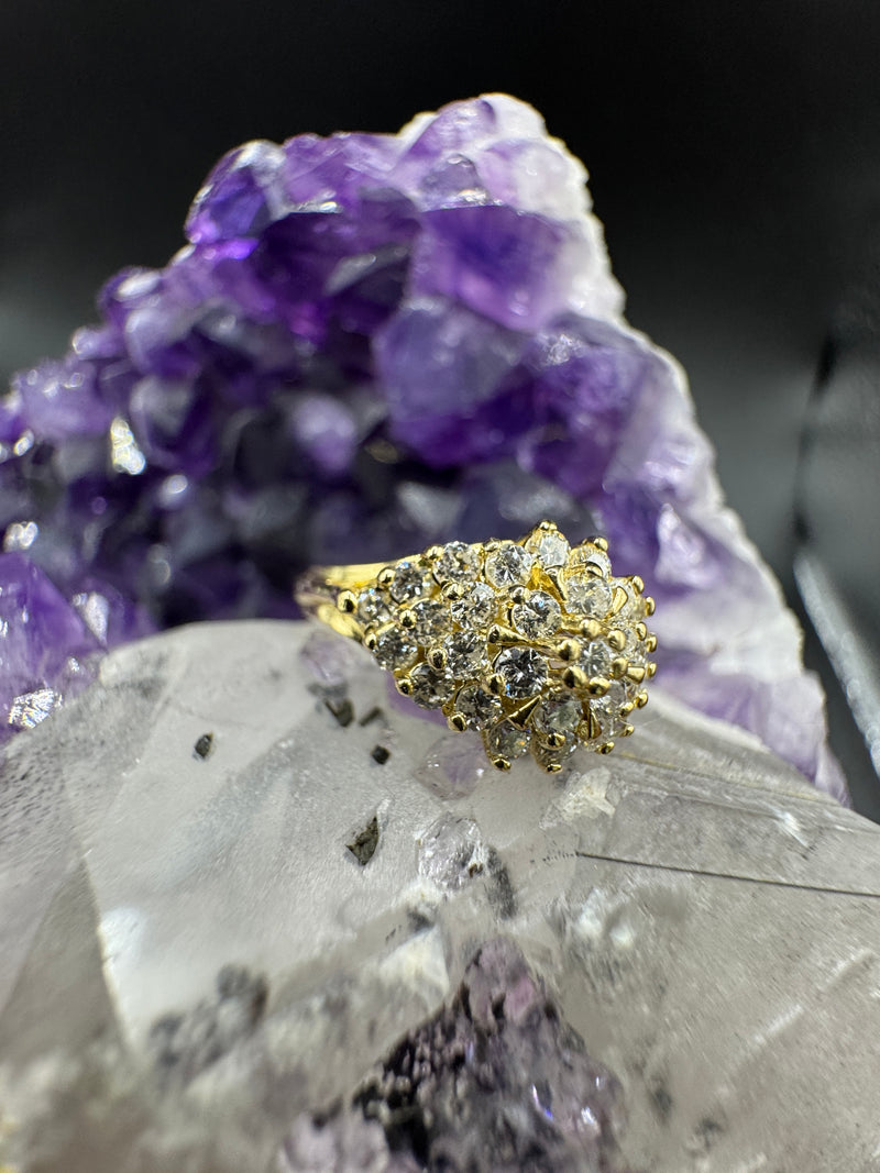 Wirkungsvoller Cocktailring in 18 Karat Gelbgold mit feinen Brillanten