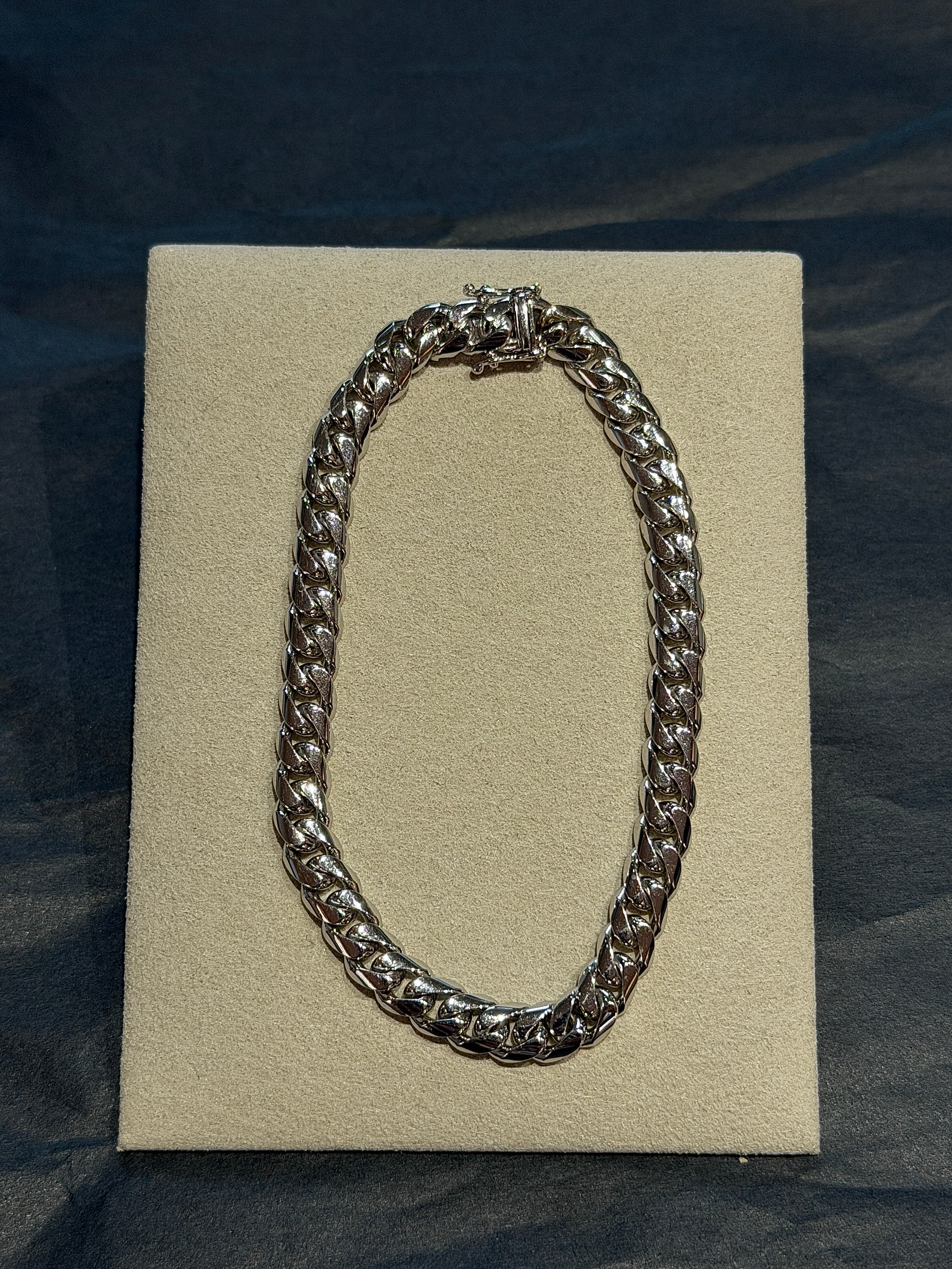 Solid curb chain bracelet in 18k (750) white gold with box clasp