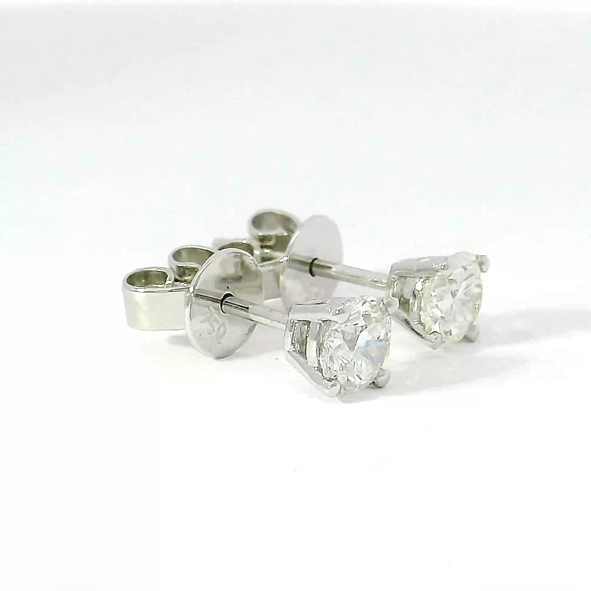 Moderne Brillantstecker in 18 Karat Gelbgold mit hochfeinen Brillanten