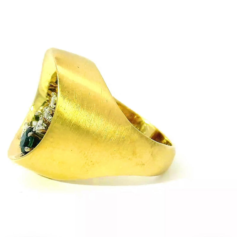 Handgefertigter Ring in 18 Karat Gelbgold mit Brillanten & Saphir
