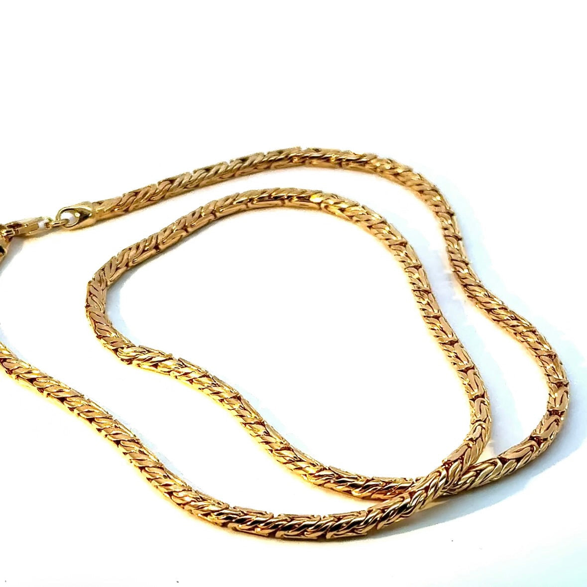 Elegant choker necklace in 14 karat (585) yellow gold with a King chain structure