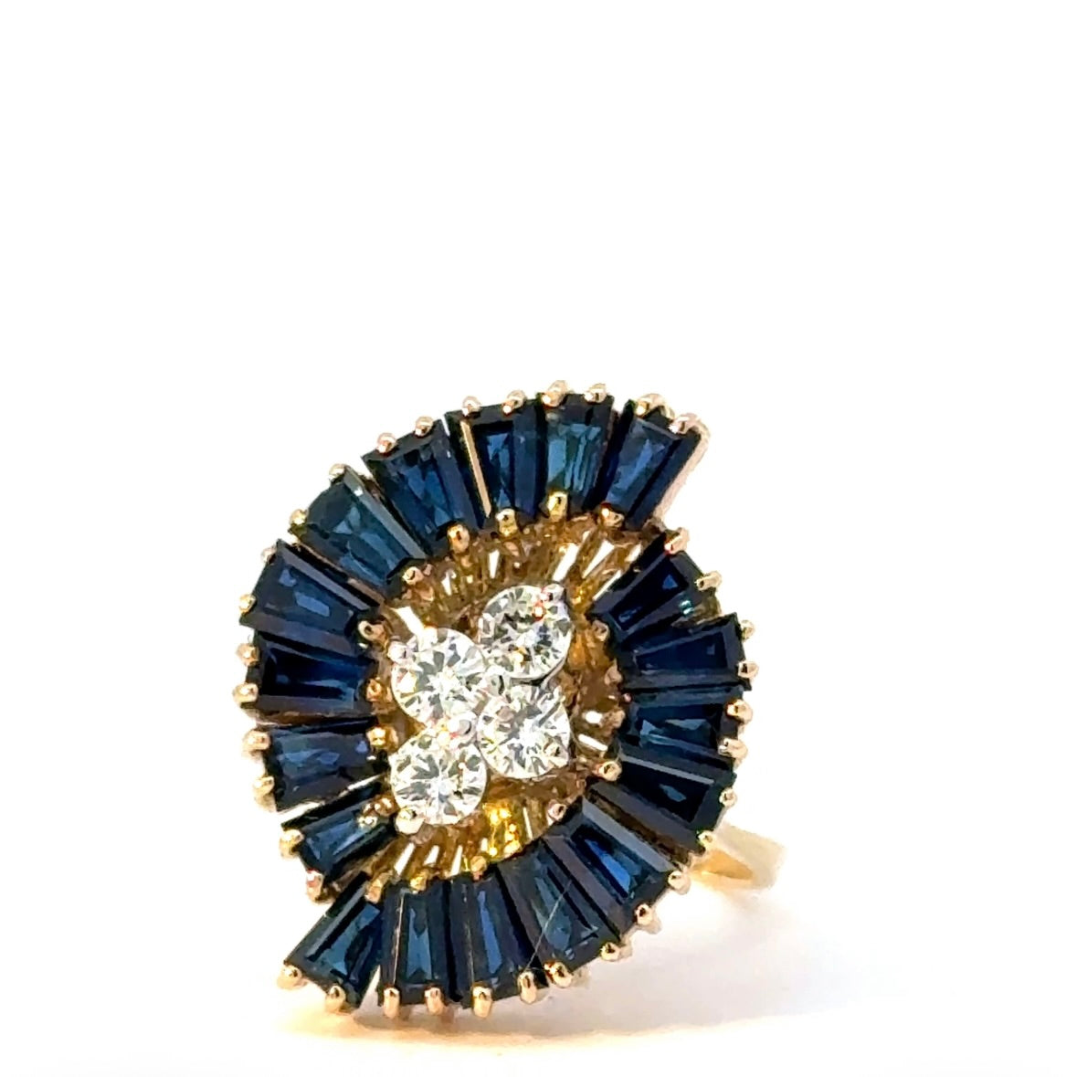 Besonderer Ring in 14 Karat Gelbgold mit feinen Saphiren & Brillanten
