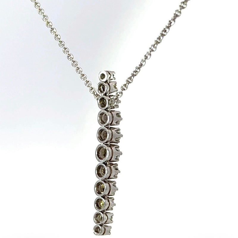 Zeitloses Collier in 14 Karat Weißgold mit feinen Brillanten