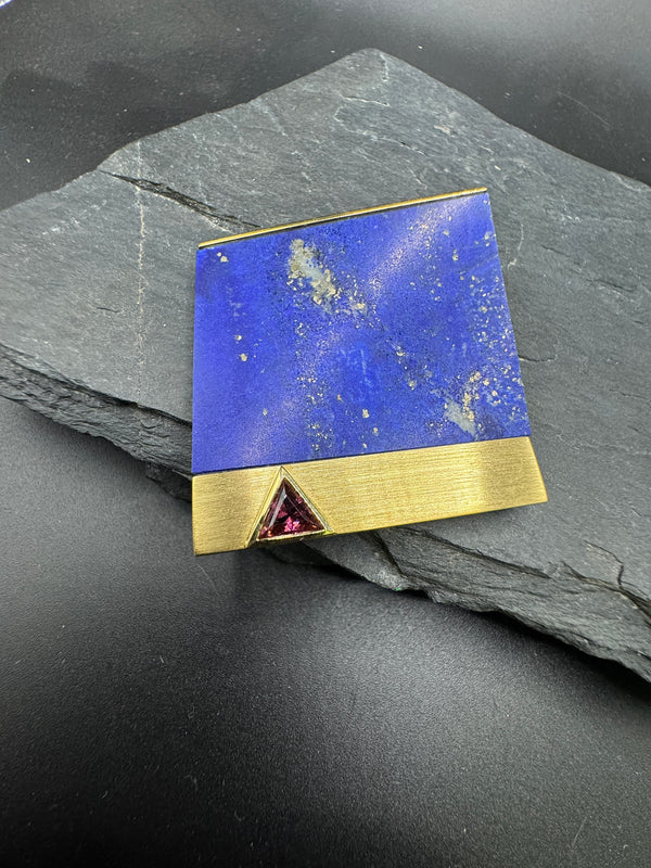 Einmaliger Anhänger in 18 Karat Gelbgold mit Lapis Lazuli und rosa Turmalin