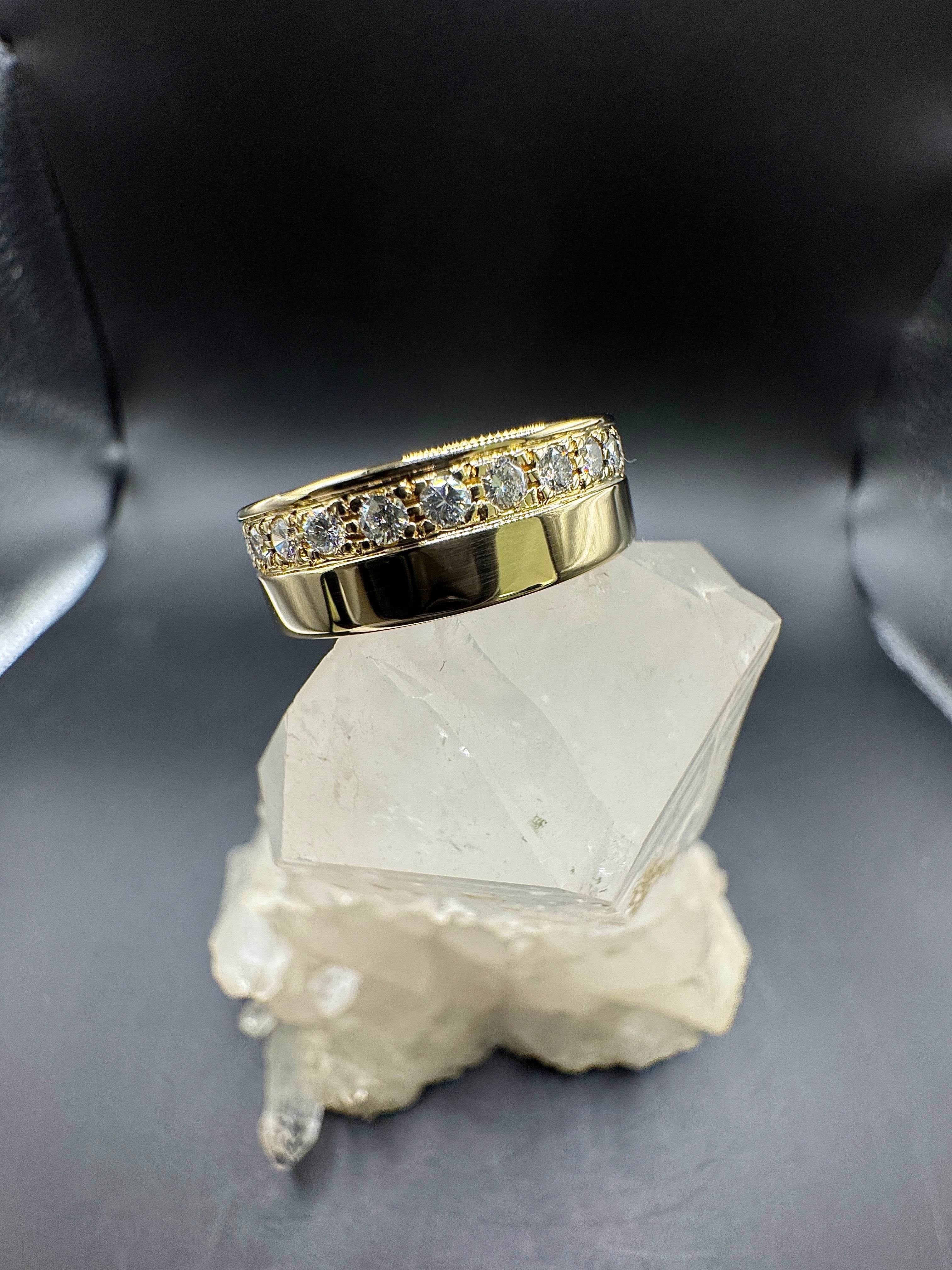 Edler Memory-Ring in 14 Karat (585) mit hochfeinen Brillanten