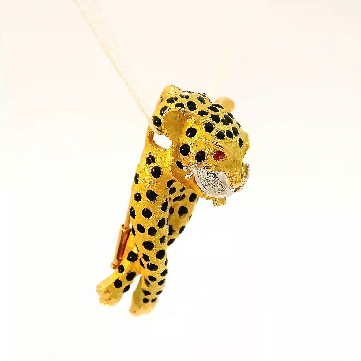 Verspielter Panther-/Leopard-Anhänger in 18 Karat Gold mit Brillanten & Rubinen