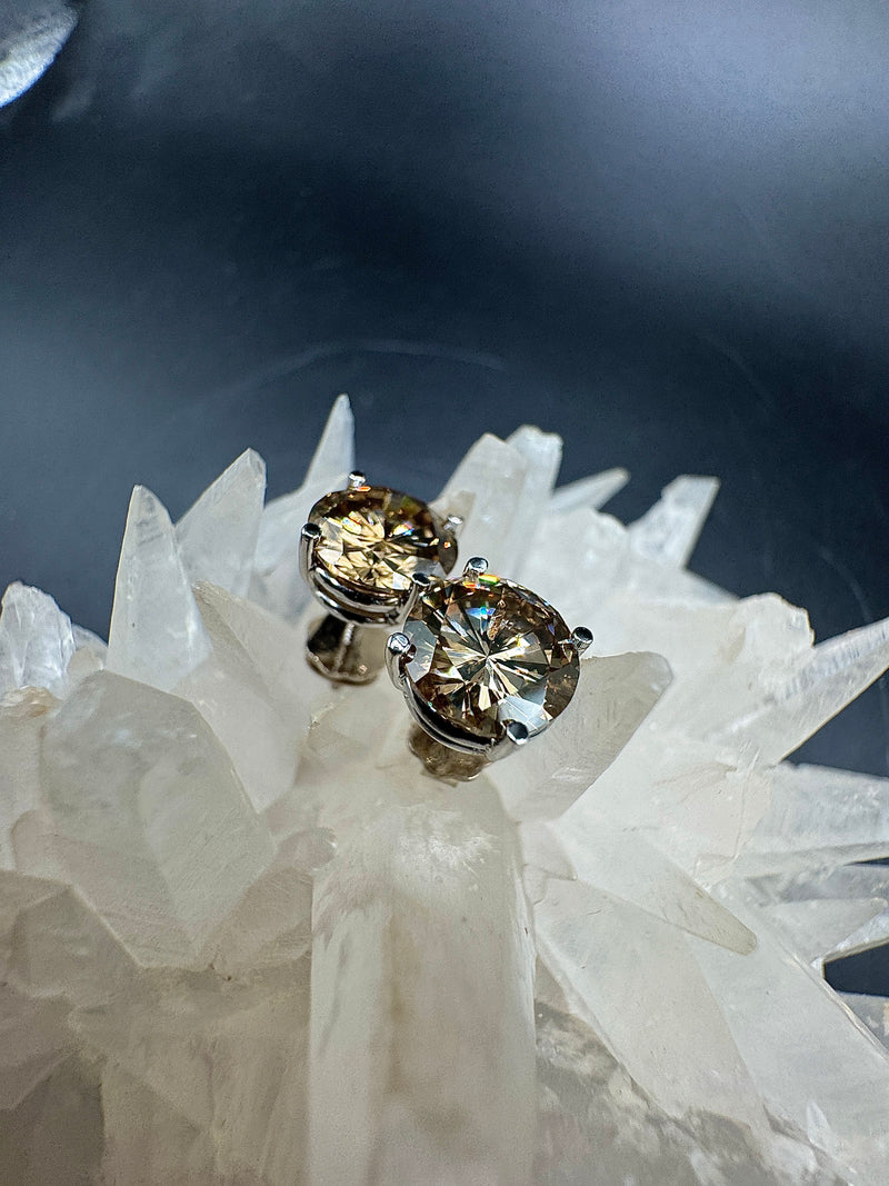 Riesige Brillantstecker in 18 Karat Weißgold mit fancy Brillanten