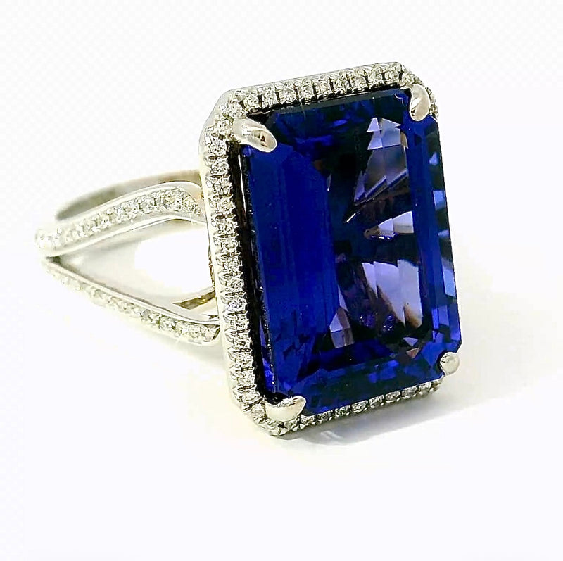 Edler Tansanit Ring in 18 Karat Weißgold mit feinen Brillanten
