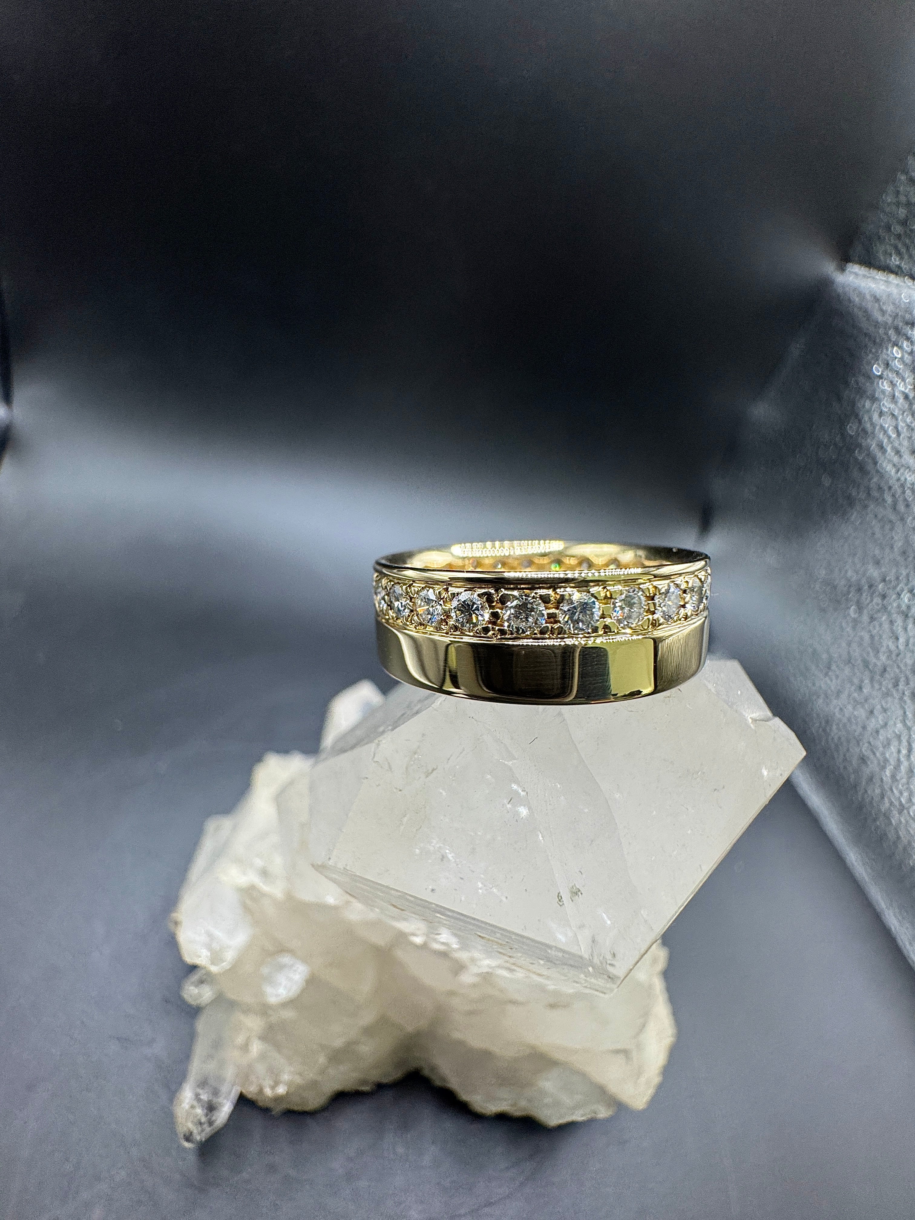 Edler Memory-Ring in 14 Karat (585) mit hochfeinen Brillanten