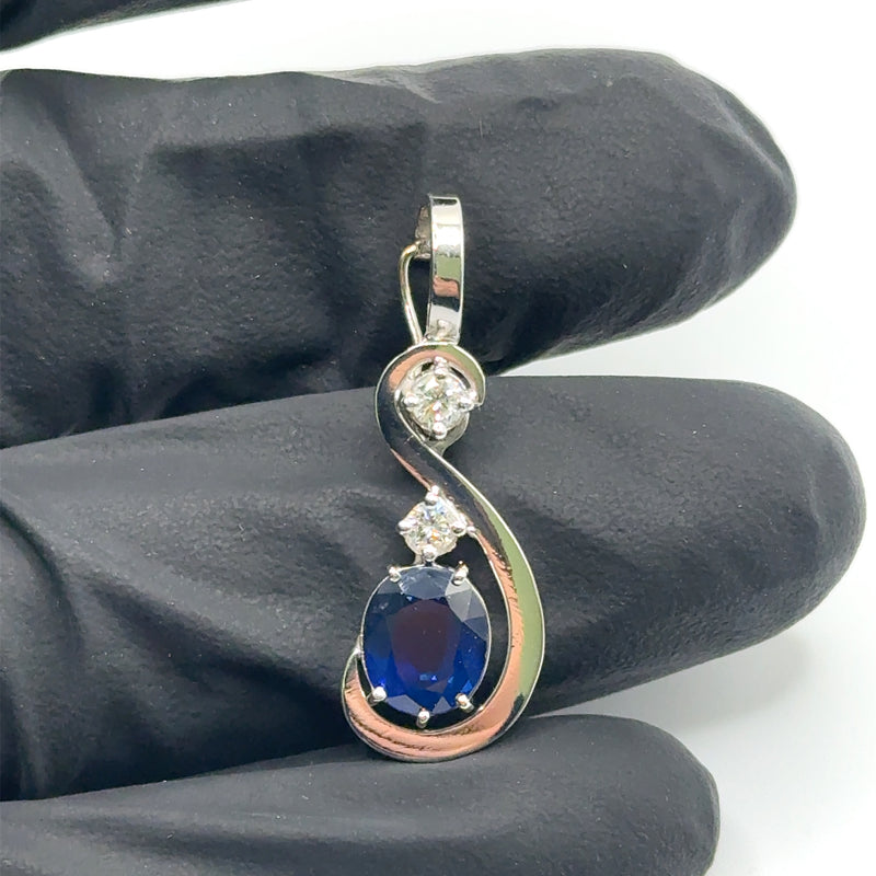 Elegant symphony made of 14 carat white gold with special sapphires and brilliant-cut diamonds