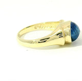 Zeitloser Ring in 9 Karat Gelbgold mit Saphir-Cabochon