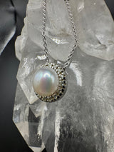 Zeitloser Moncara Anhänger in 14 Karat Weißgold mit Perle & Brillanten