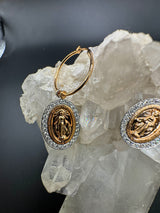 Moderne Madonna Ohrringe in 14 Karat Gold mit feinen Brillanten