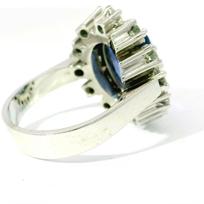 Prunkvoller Entourage Ring in 18 Karat Weißgold mit Saphir & Brillanten