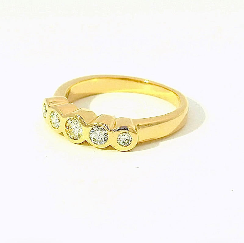 Massiver Halbmemory Ring in 14 Karat Gelbgold mit feinen Brillanten