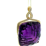 Riesiger Amethyst Anhänger in 14 Karat Gelbgold mit feinen Brillanten