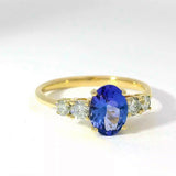 Moderner steinbetonter Ring in 14 Karat Gelbgold mit Tansanit und Brillanten