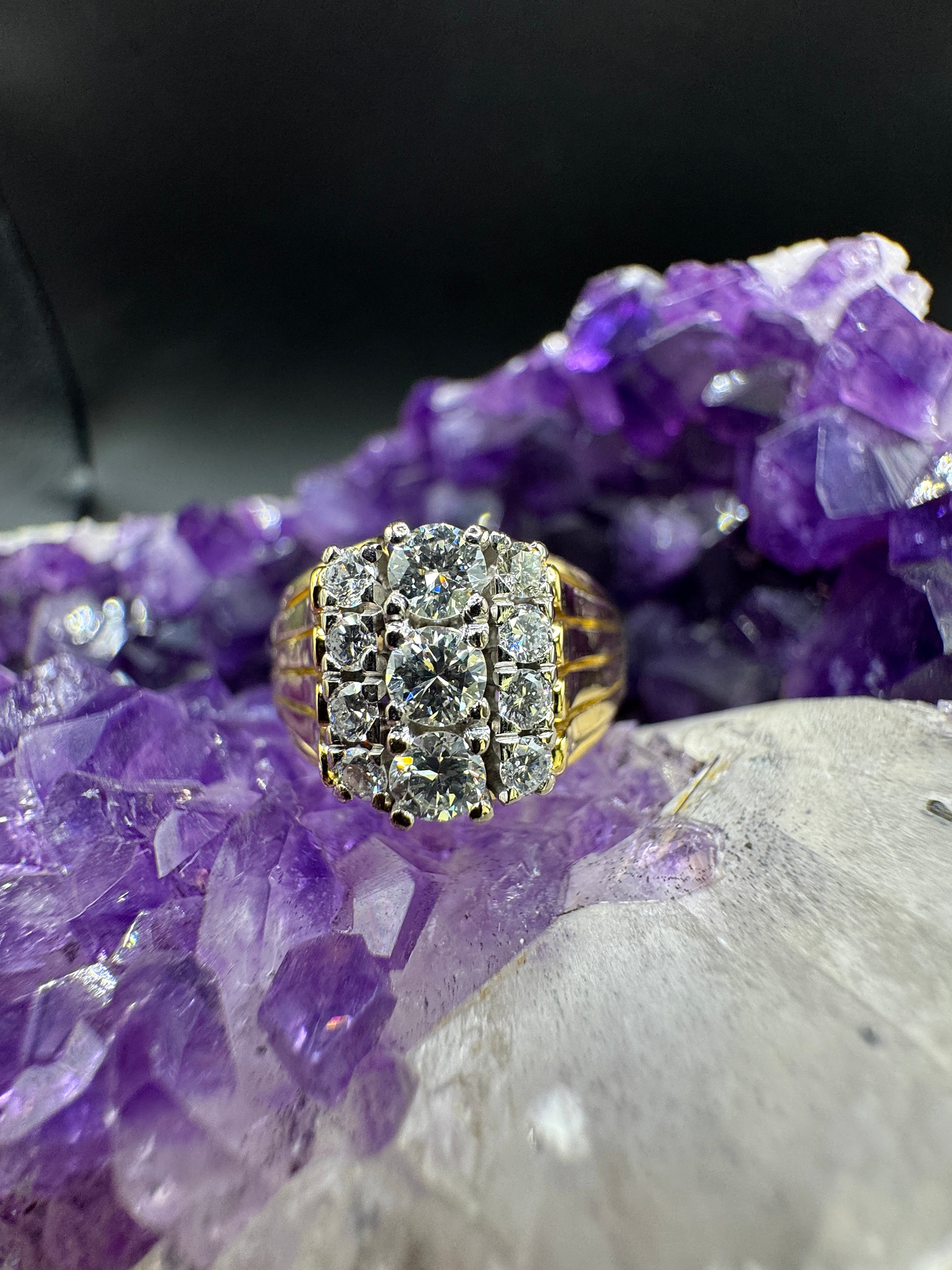Eindrucksvoller Vintage-Ring in 18 Karat Gelb- und Weißgold mit hochfeinen Brillanten