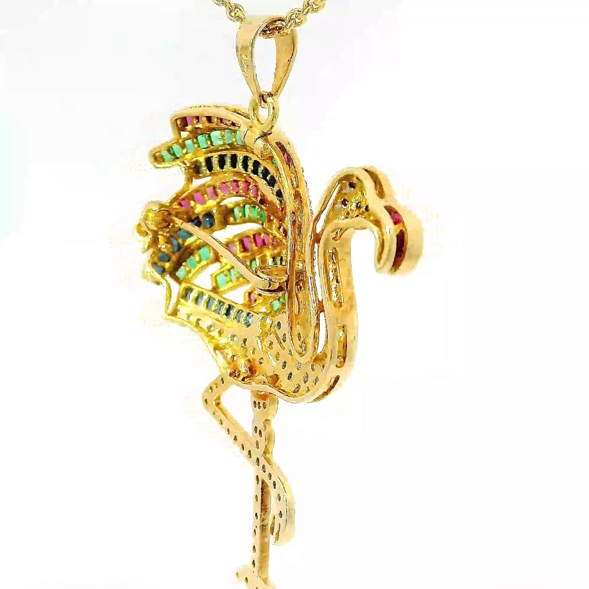 Flamingo-Anhänger in 18 Karat Gelbgold mit Smaragden, Rubinen, Saphiren & Diamanten
