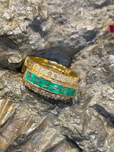 Elegant sieraad bestaande uit 4 ringen in 18 karaat met diamanten, robijnen, smaragden en saffieren 