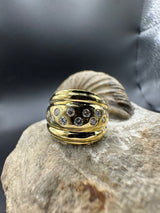 Leuchtender Ring in 18 Karat Gelbgold mit feinsten Brillanten