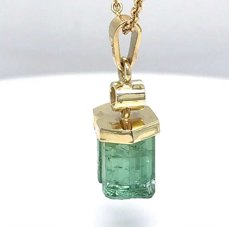 Stilvoller Turmalin Anhänger in 14 Karat Gelbgold mit feinen Brillant - Handarbeit