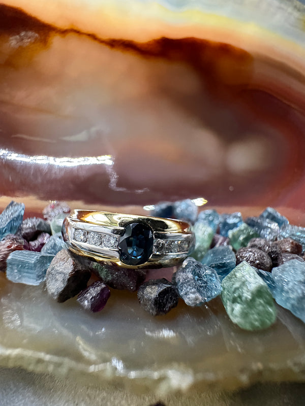Edler Bicolor Ring in 18 Karat Gold mit feinen Saphir & Brillanten - Handarbeit