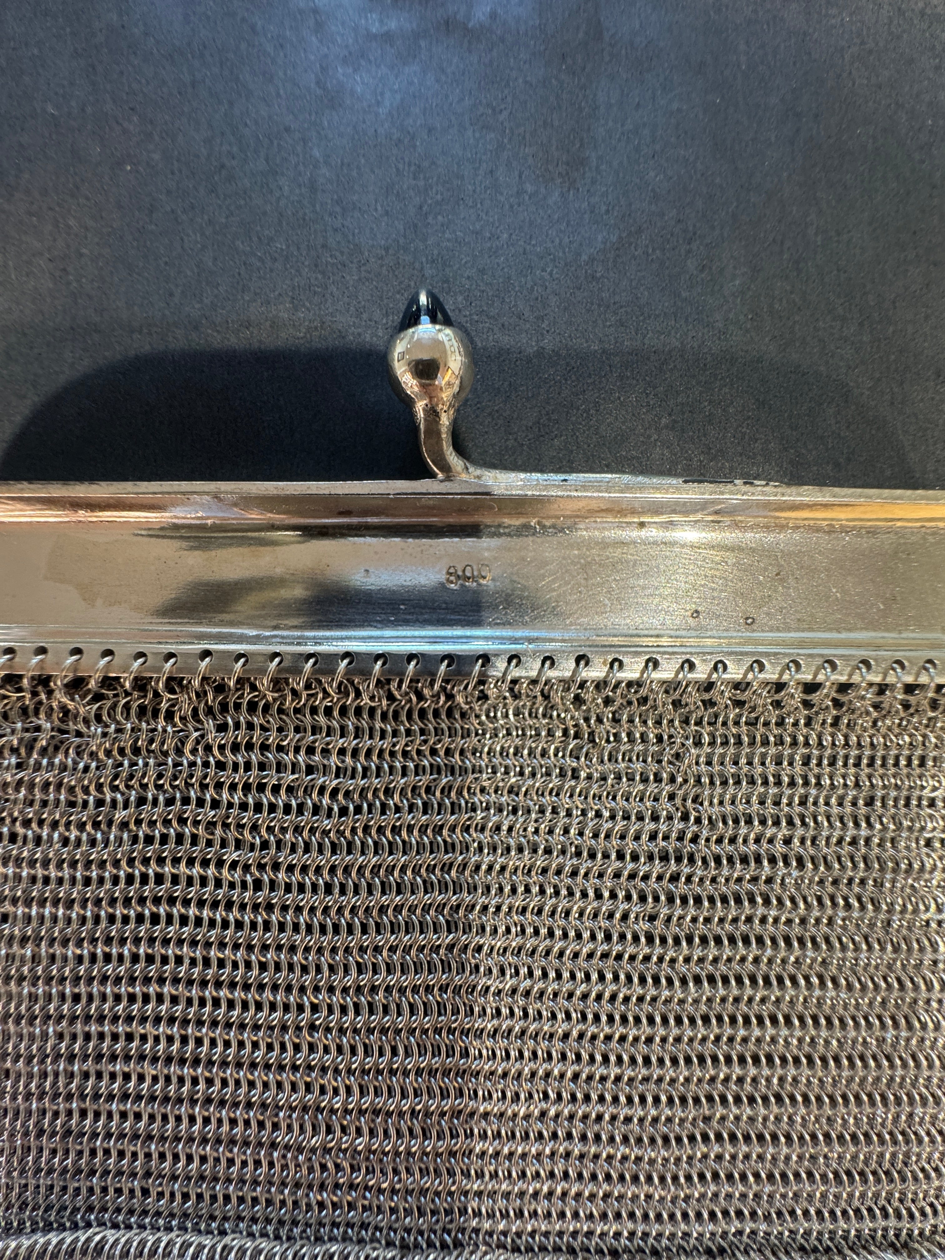 Einmalige Silbertasche aus 800er Silber mit blauen Schmucksteinen