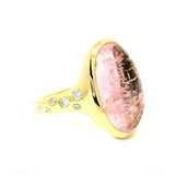 Moderner Ring in 18 Karat Gelbgold mit großem Morganit & Brillanten