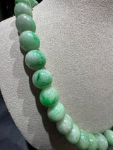Hochwertige Jade-Kette mit 18 Karat Kugelschloss
