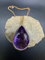 Exquisites Crivelli-Schmuckstück aus 18 Karat Roségold mit Amethyst