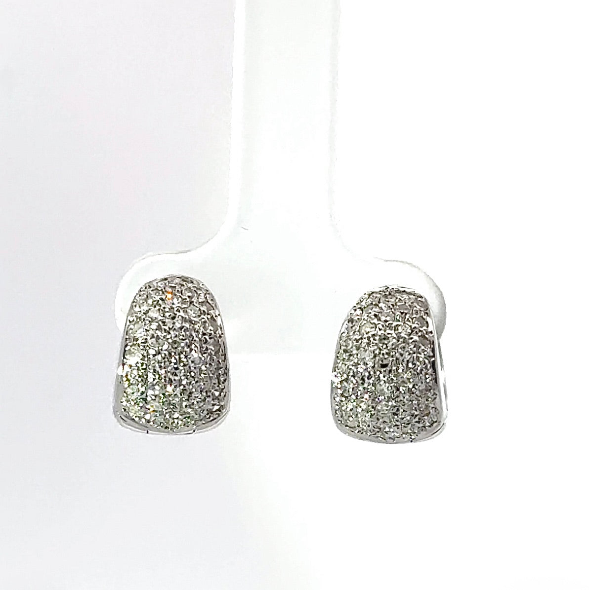 Edle Kreolen in 18 Karat Weißgold ausgefasst mit 76 Diamanten