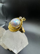 Handgefertigter Ring in 18 Karat Gelbgold mit besonderer Perle & Brillant
