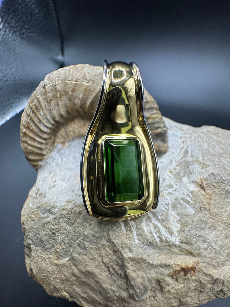 Einmaliger Turmalin Anhänger in 18 Karat Gelb- & Weißgold – Handarbeit aus Augsburg | Anhänger - Schmuck Schroll