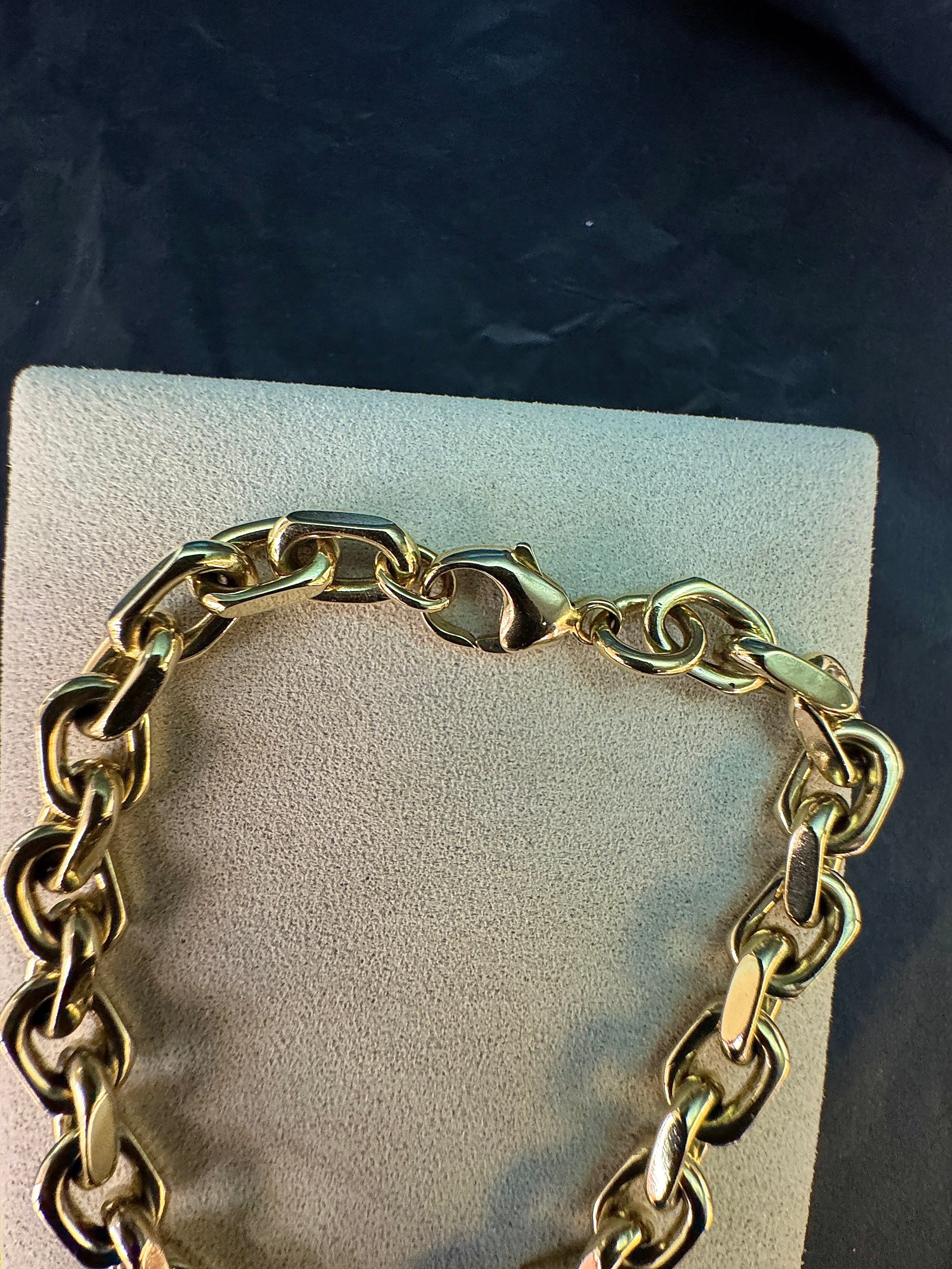 Heavy diamond-cut bracelet in 14 karat yellow gold with lobster clasp