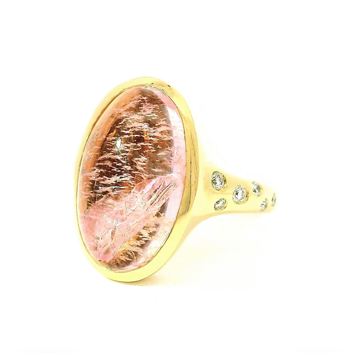 Moderner Ring in 18 Karat Gelbgold mit großem Morganit & Brillanten