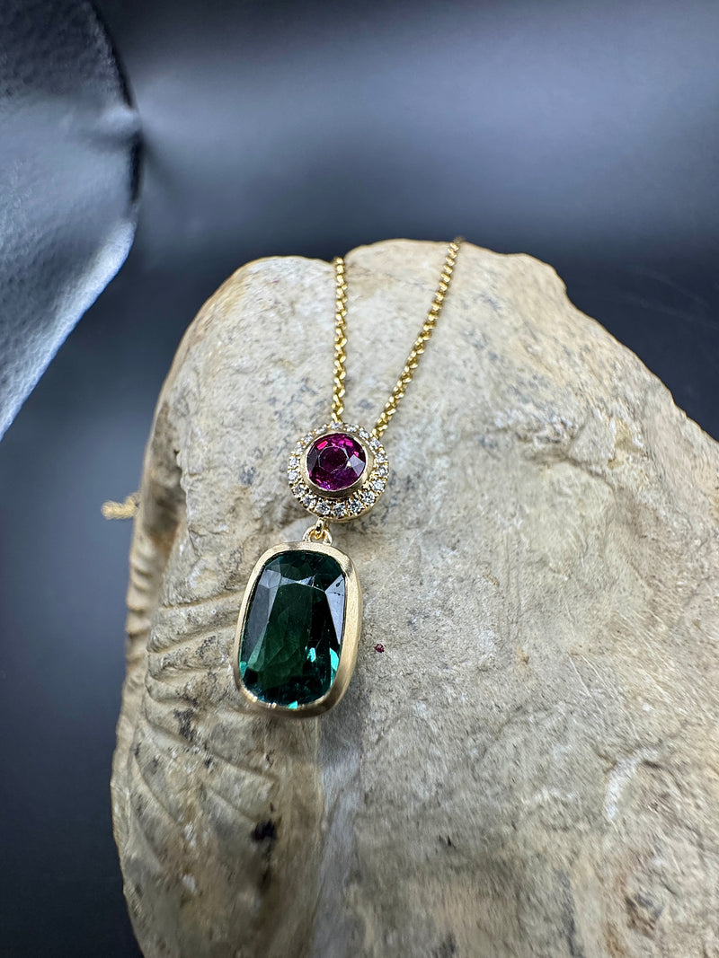Leuchtender Anhänger in 14 Karat Gelbgold mit Rubin, Turmalin & Brillanten