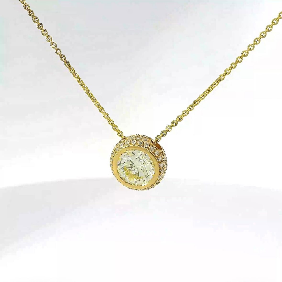 Solitaire pendant gold