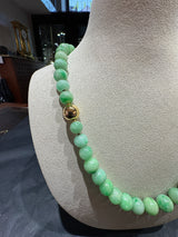 Hochwertige Jade-Kette mit 18 Karat Kugelschloss