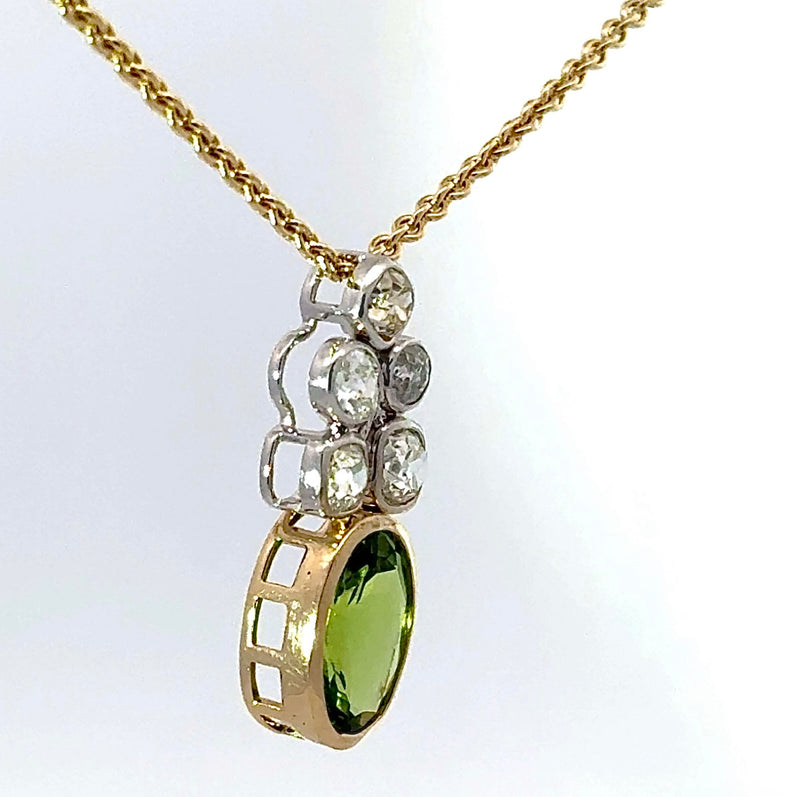 Moderner Peridot Anhänger in 14 Karat Bicolor Gold mit großen Diamanten