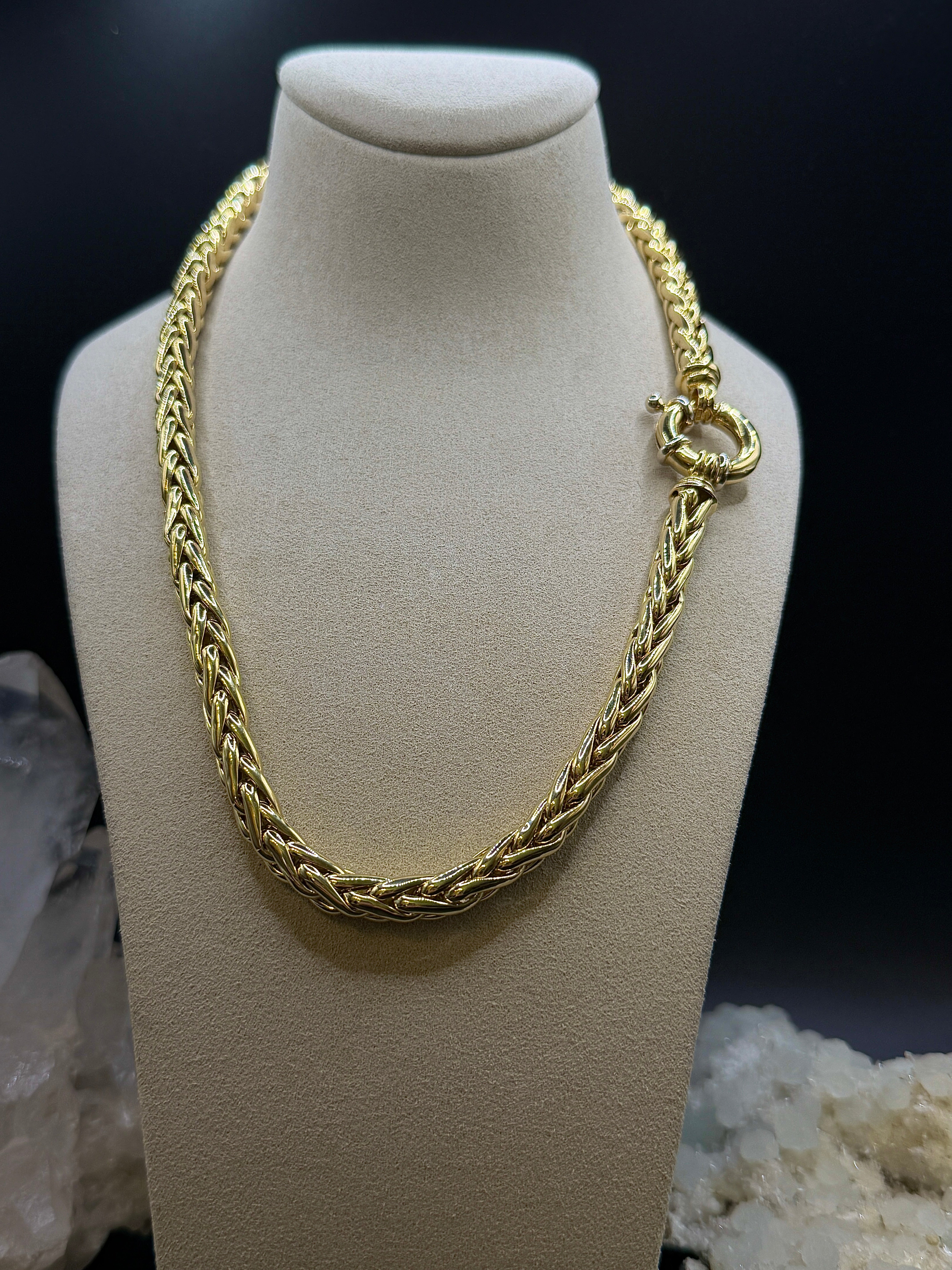 Dominant braided chain in 18 carat (750) yellow gold with large spring ring
