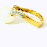 Zeitloser Ring in 14 Karat Gelbgold mit Süßwasserperle und Brillanten